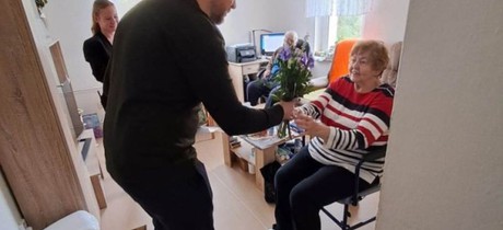 Gratulace dubnovým oslavencům a návštěva pana starosty Ing. Tomáše Kirbse