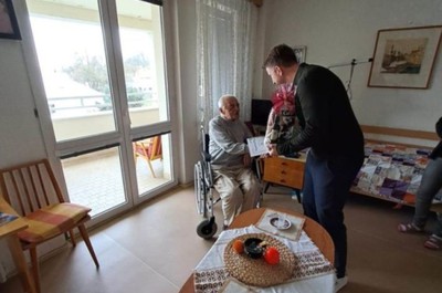 Gratulace dubnovým oslavencům a návštěva pana starosty Ing. Tomáše Kirbse